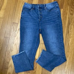 Skinny ankle jeans. 12. Distressed hem.
